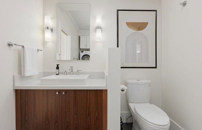 Stunning 3 Bedroom Secondary Suite N Van - Photo 30