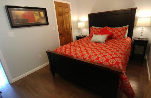 Peace of Heaven, Modern Chic Cabin, Majestic Mountain Views, Hot Tub, Fire Pit, Outdoor Games, Close to Town - Foto 29