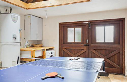 Rocket House - Large family home perched above the river - Foto 32