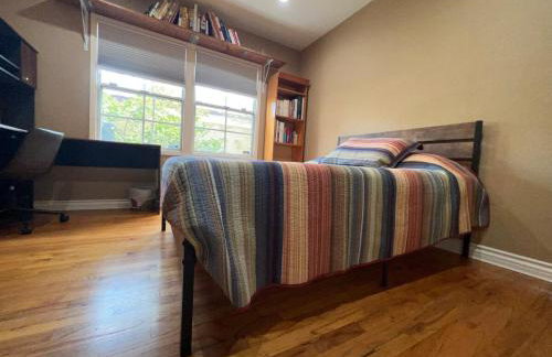 Lakewood beautiful 2 bedrooms with huge backyard - Photo 4