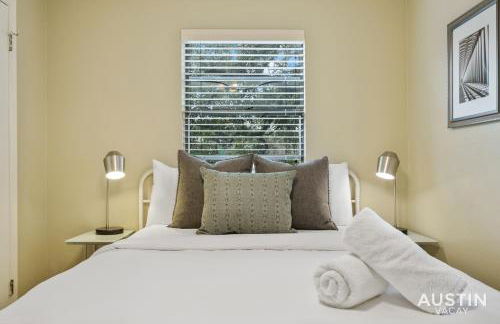 Walk to Zilker Patio w a View Elevated Balcony - Photo 29