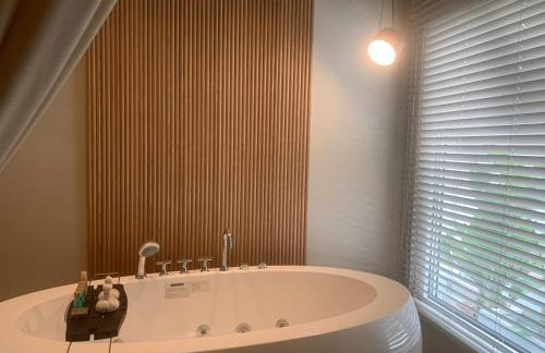 Khroma Luxury Suite 1 Beach front apartment - Photo 33