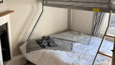 Pieman's Cottage - Pulborough, West Sussex Cottage - sunny courtyard - Foto 5