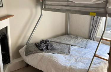 Pieman's Cottage - Pulborough, West Sussex Cottage - sunny courtyard - Foto 5