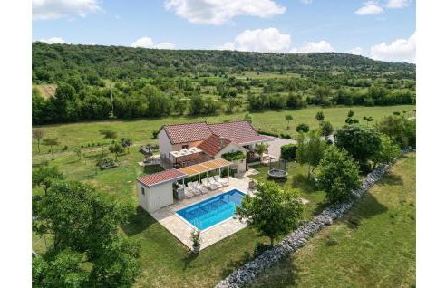 Cozy Home In Vojnic Sinjski With Sauna - Photo 1