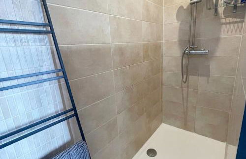 Charmant duplex, 110m2, 7 minutes des pistes, 8 couchages, belle vue sur les montagnes, cheminée - Foto 25