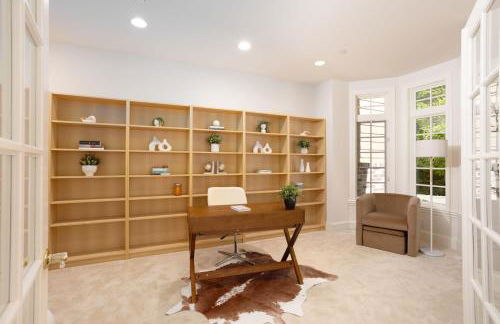 Cascadia Family Mansion, Hot Tub, Game Room, Gym! - Foto 37