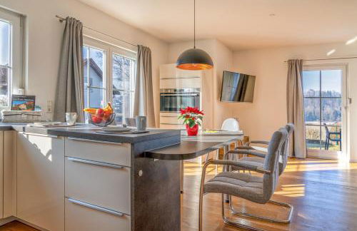 Lüftenblick - 2 Ferienwohnungen am Starnberger See, mit Terrasse oder Balkon, Weitblick, Sauna, Kamin, E-Ladestation - Foto 48