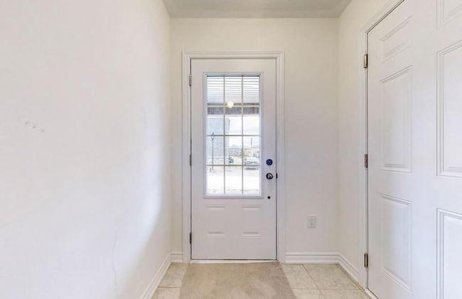 Elegant 3-bedroom House - Bowmanville - Foto 17