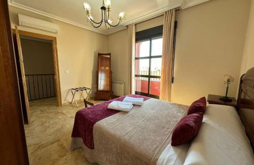 Casa grande de tres plantas con parking gratis - Foto 5