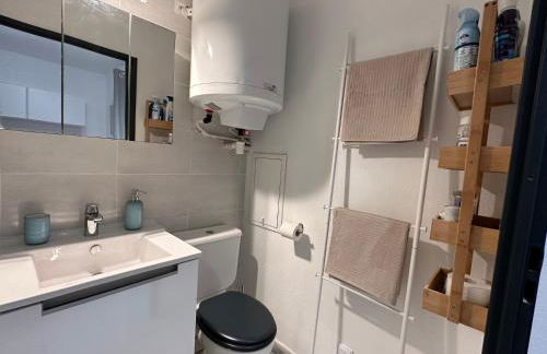 Studio 3 pers climatisé rénové, au calme, idéalement situé proche St Raphael-St Tropez, plage et commerces à pieds - Foto 23