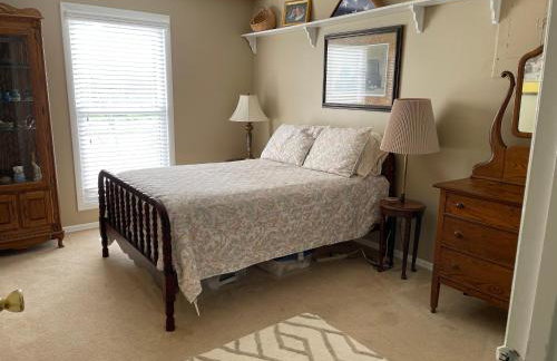 Wayne's Place-Hot tub, pet friendly. Close to HPU - Foto 15