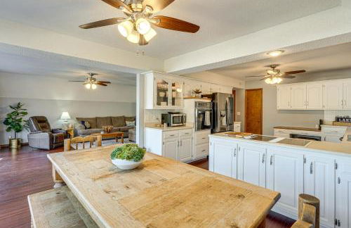 Lakefront Home with Dock and Decks in Gravois Mills! - Foto 7