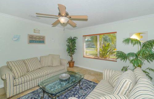 Heated Pool Home - Perfect Location - Walk to Beach, Restaurants and More! - Foto 15