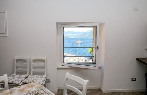 Casa Hygge - Lake Front - Photographer's Art Home - Photo 1