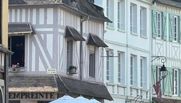 Appartement touristique cosy T2 - Coeur village vue sur la Halle de Lyons la Foret - Foto 2
