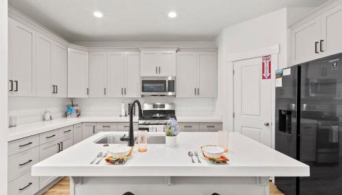 Adventure Base Camp Pet Friendly with Resort Living Pool, Arcade, Pickle-ball - Photo 3