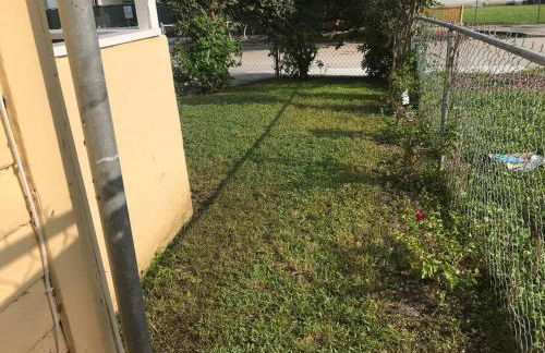 Key West Style Historic Home in Coconut Grove Florida The Yellow House - Foto 4