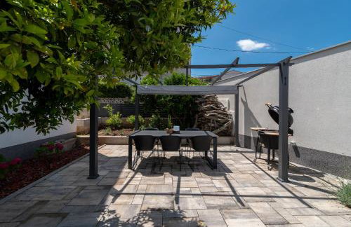 Maca Apartments & Suites with Heated pool near beach 50m - Foto 18
