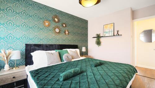 Charming 2BR Aylesbury Home, Sleeps 4, Parking, Work, Leisure, Friendly - Foto 2, wardrobe