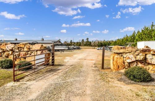 Balcony and Community Perks Lake Martin Condo! - Foto 36