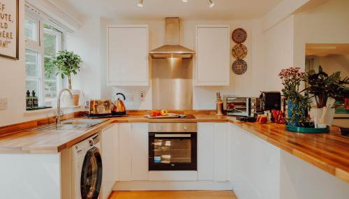 NovaCrest - Stylish 3 Bedroom with Parking - Sleeps 5 - Foto 3, stove, toaster