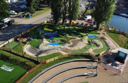 Elegant 2 Bed 1 and Half Bath Caravan in Holiday Resort Village - Photo 24