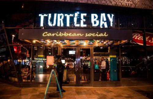 A Splash of Color: Spacious & Funky 3-BR Flat - Foto 45