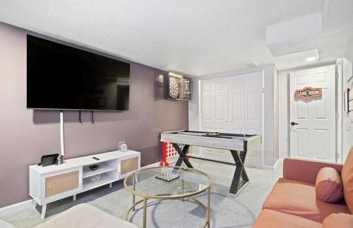 Game Room Retreat with Firepit and Gym, Sleeps 12 - Foto 24