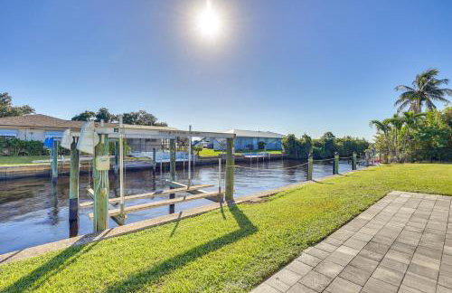 Waterfront Home w/ Boat Dock & Bar in N Fort Myers - Foto 3