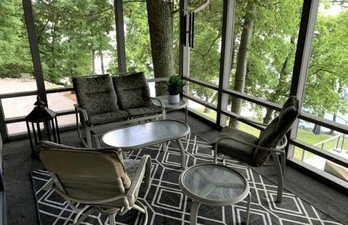 Inmerse in the Serenity of this Lakefront Cottage in Cadiz, Kentucky - Foto 17