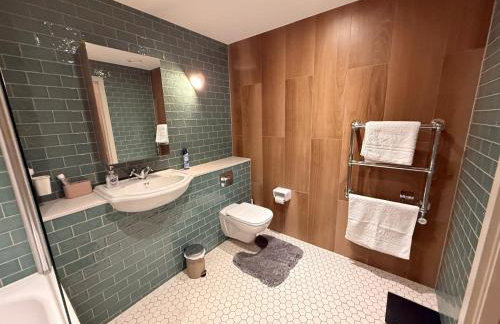 Luxury Private Room with Living Area Wembley Stadium View - Photo 39