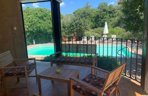 Villa privée dans un cadre verdoyant , piscine et grand jardin - Foto 5