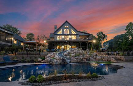 Gray Fox Lodge by Avantstay Waterslide Pool, Theater Sleeps 21 - Foto 116