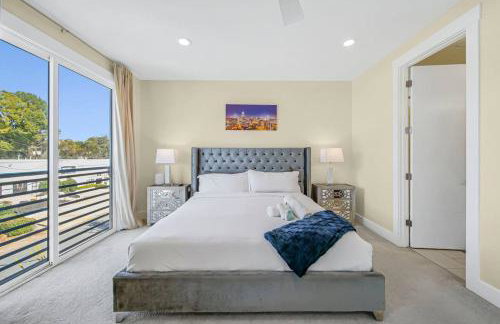 Modern 4-Story 3-BR Townhome with Rooftop Lounge - Foto 29