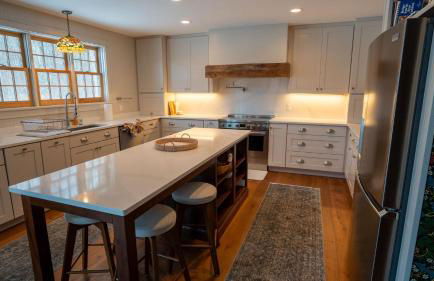 52-Acre Berkshires Farmhouse • Fire Pit Outdoor Dining Trails Copper Kettle Farm by AvantStay - Foto 12