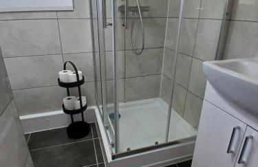 PREISTLEY HOUSE- CONTRACTORS ACCOMMODATION Entire 4 Bedroom House with free parking and up to 8 sleep- NO PARTIES ALLOWED - Foto 9