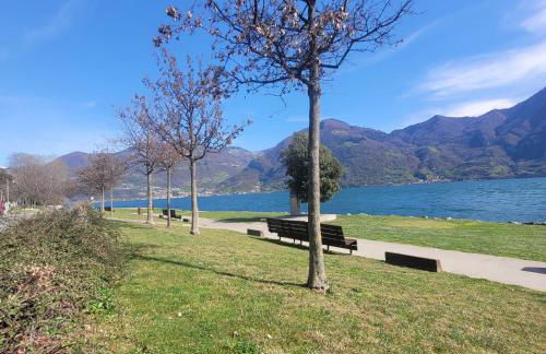 Onda del lago Mountain Lake Iseo Hospitality - Foto 24
