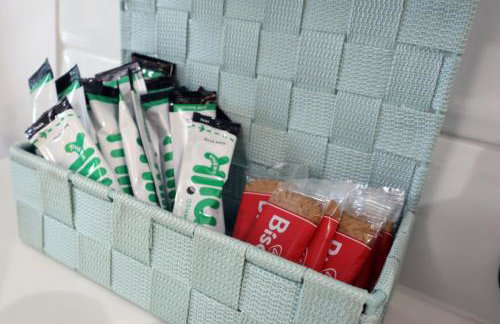 large 2 bed central apartment with balcony and private parking - Foto 33