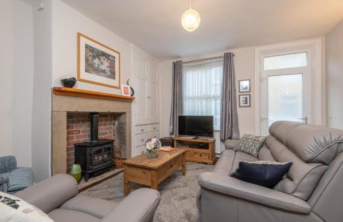 Sleeps 5 - 3 Bedrooms - walk to the square hosted Happy Valley cast - Foto 21