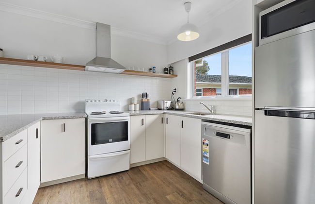 Renovated Takapuna 2BR Apt - Parking - Foto 11
