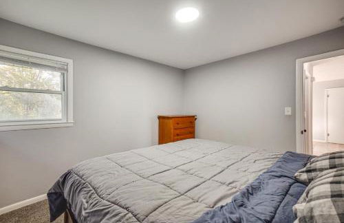 Peaceful Retreat with Yard 2 Mi to Pewaukee Lake! - Foto 16