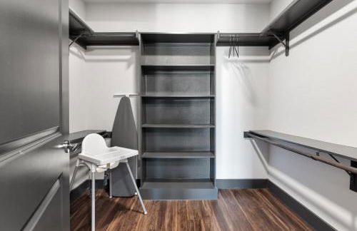 Modern Comfort North Austin with Balcony and Workspace - Foto 38