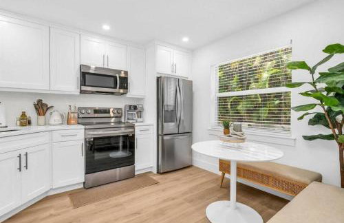 Lux Beachside 2nd Floor Condo 3 Steps to the Beach! - Foto 25