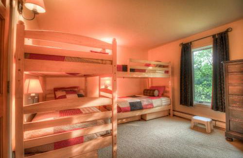 Stratton Mountain Condo with a Hot Tub! Sleeps 12! - Photo 77