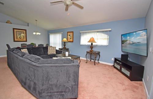 Comfortable Pool Home with Spa & Games Room Close to Disney - Foto 10