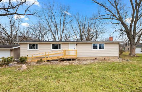 Comfort Cabin - 2BD Family Getaway in Creve Coeur - Photo 22