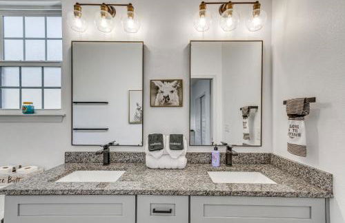 Modern Pensacola Vacation Home with Private Pool! - Foto 15