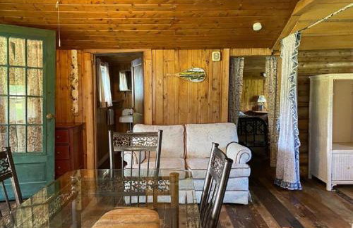 Waterfront Vacation Rental with Charming Wooden Interior near Mount Katahdin, Maine - Foto 12