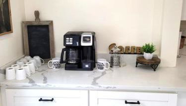 Main House - 3 Story 5 Bed 3 Bath Private Deck Courtyard Pet Friendly fee applies - Foto 3